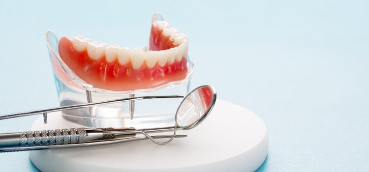 Z jakich materiałów wykonywane są protezy zębowe?